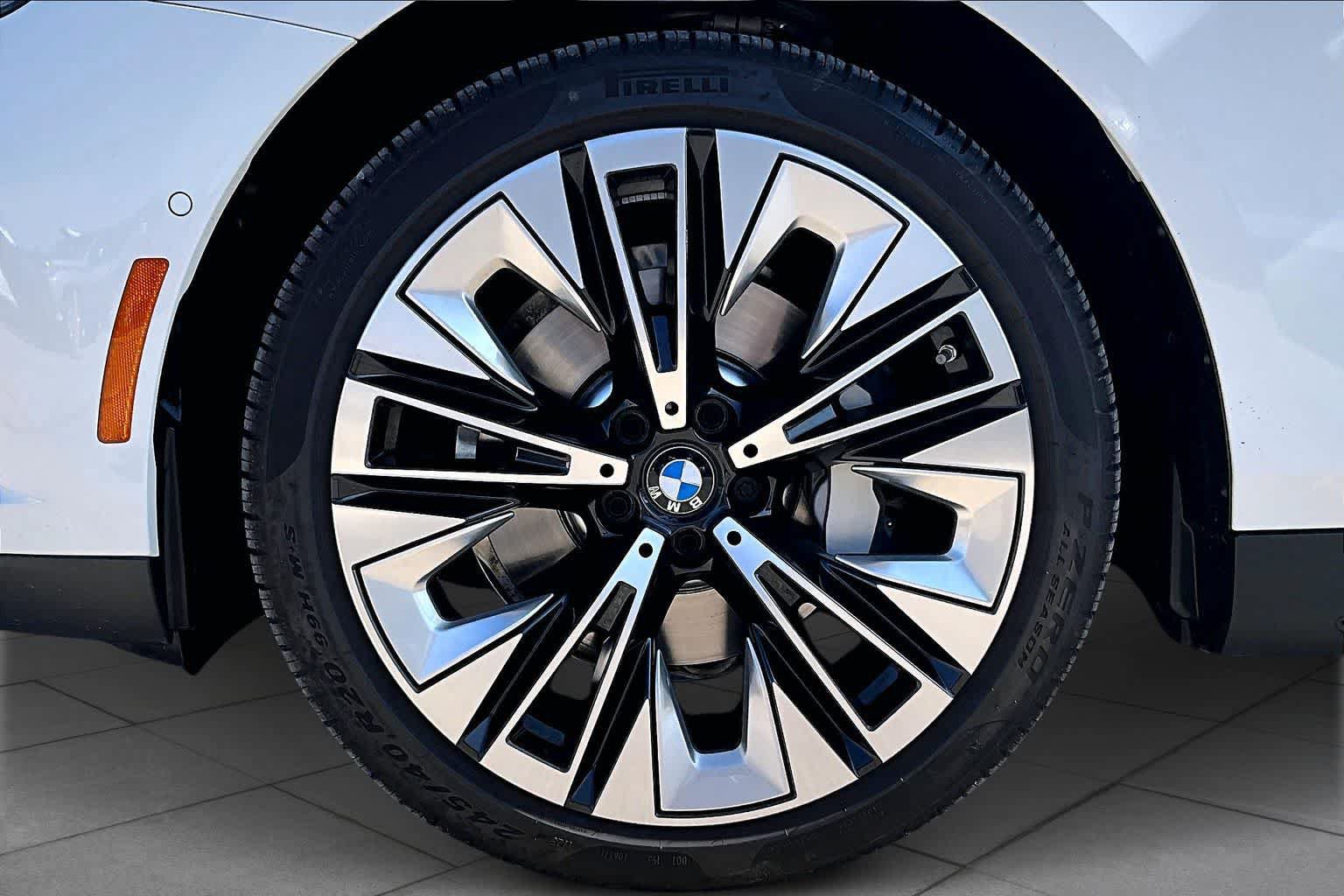 Used 2026 BMW 530i RWD image 10