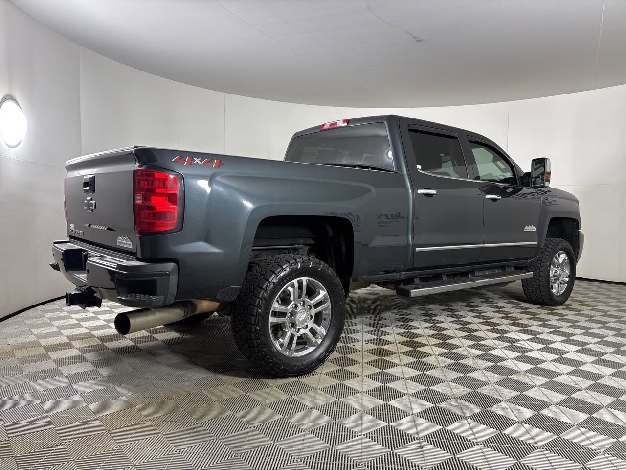 Used 2019 Chevrolet Silverado 2500 High Country w/ Duramax Plus Package AWD/4WD image 4