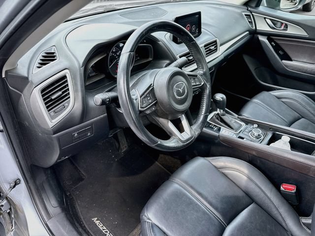 Used 2018 MAZDA MAZDA3 Touring FWD image 13