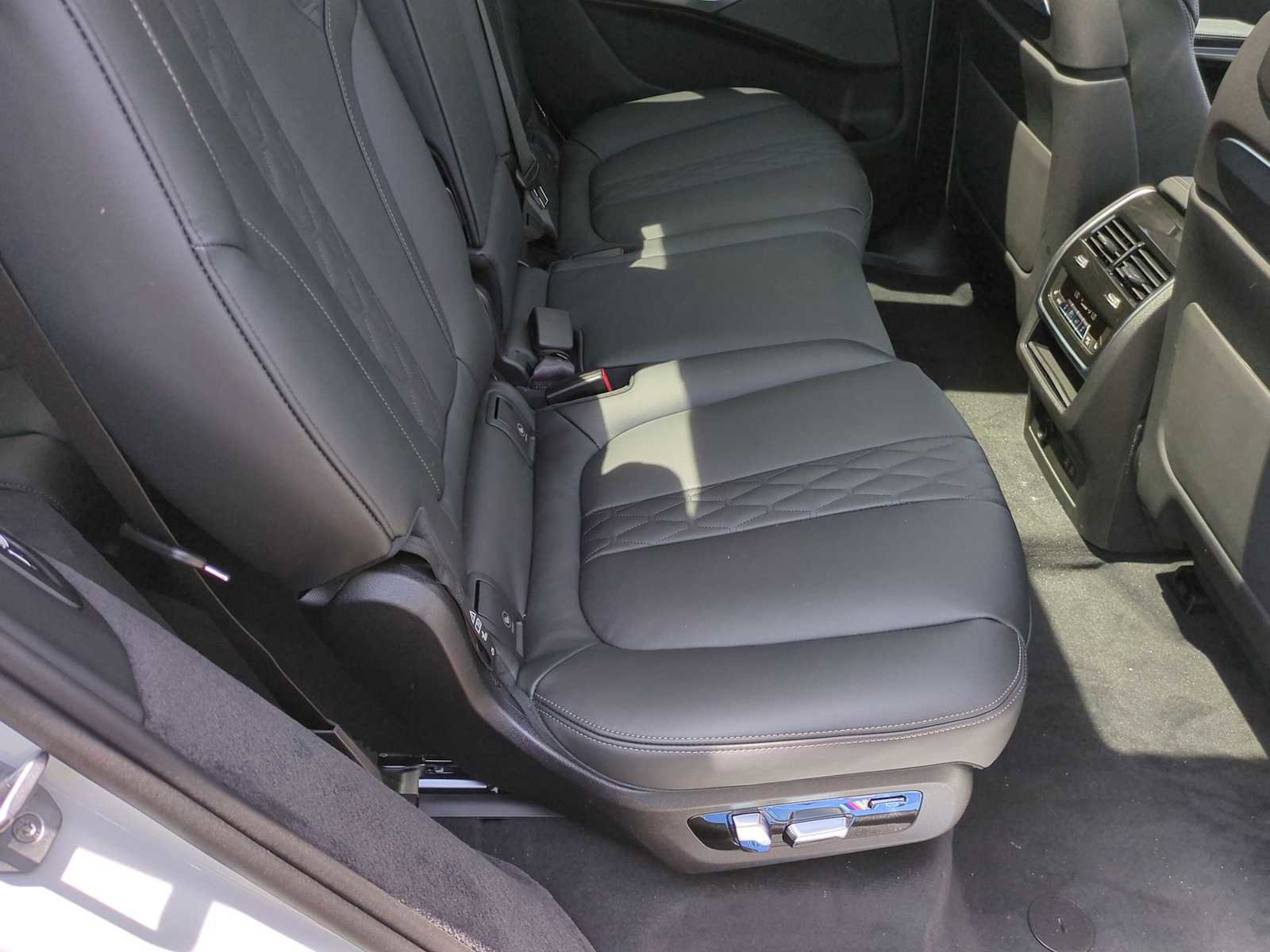 Used 2026 BMW X7 M60i image 22