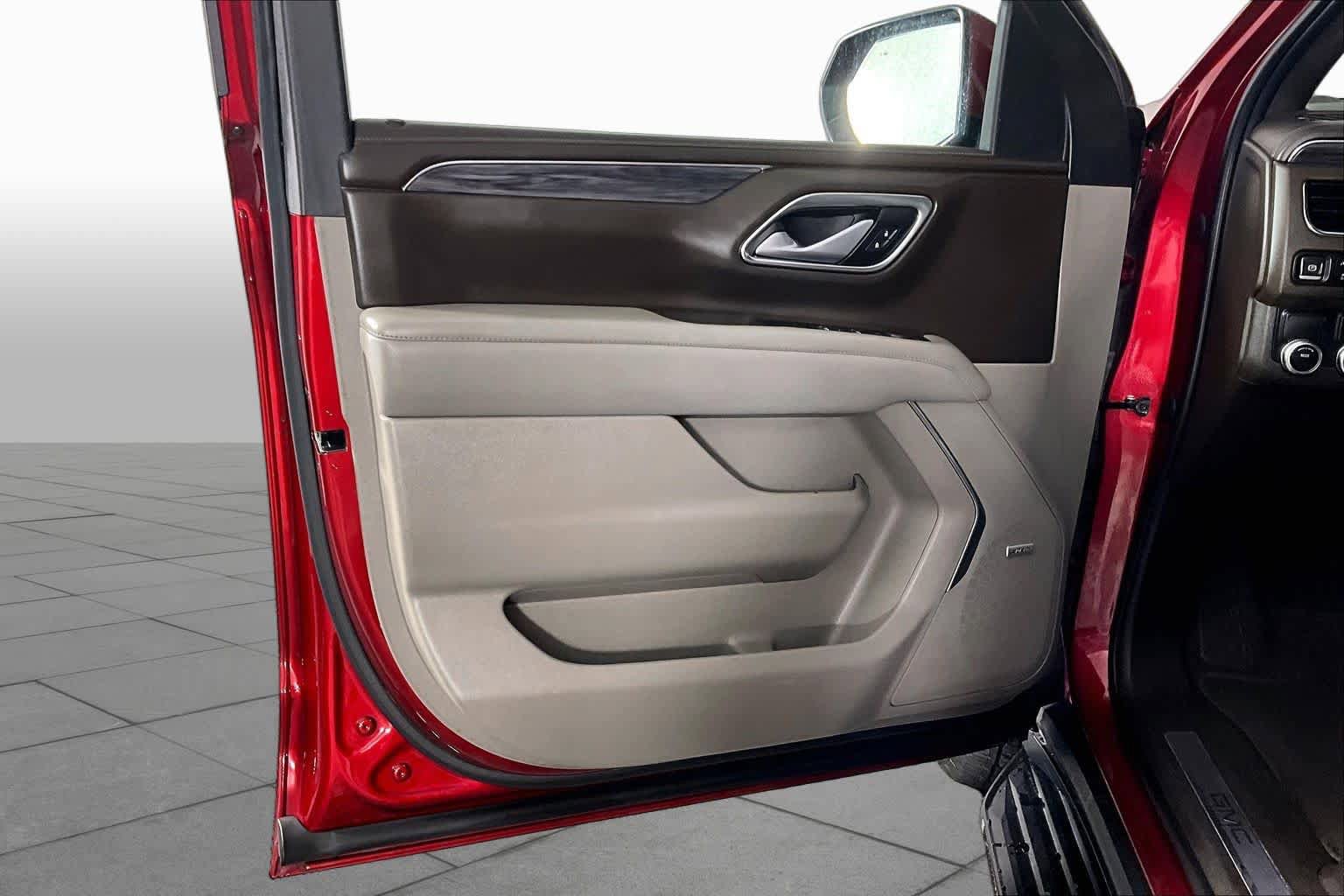 Used 2022 GMC Yukon SLT w/ SLT Premium Package RWD image 21