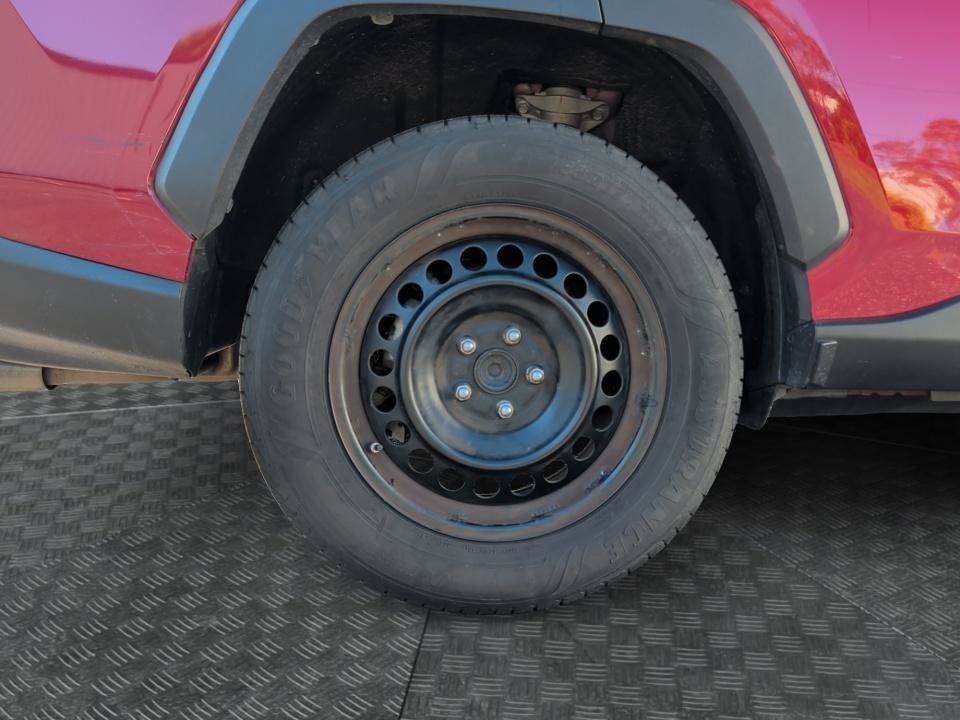 Used 2020 Toyota RAV4 LE FWD image 27