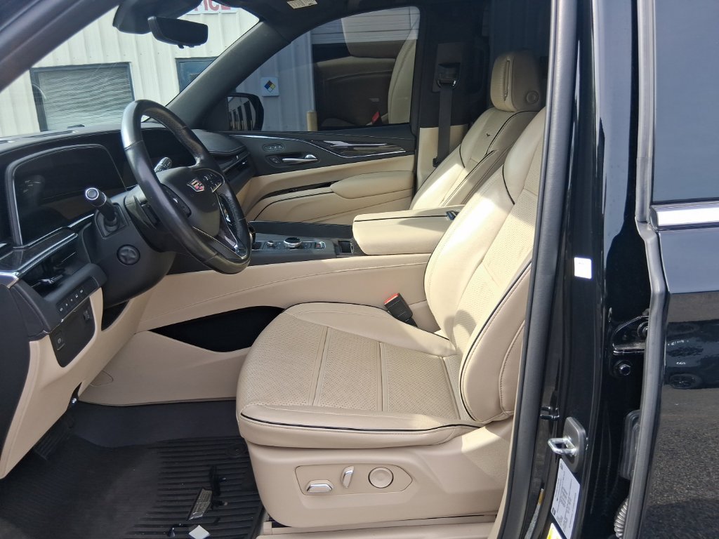 Used 2023 Cadillac Escalade ESV Premium Luxury AWD/4WD image 10