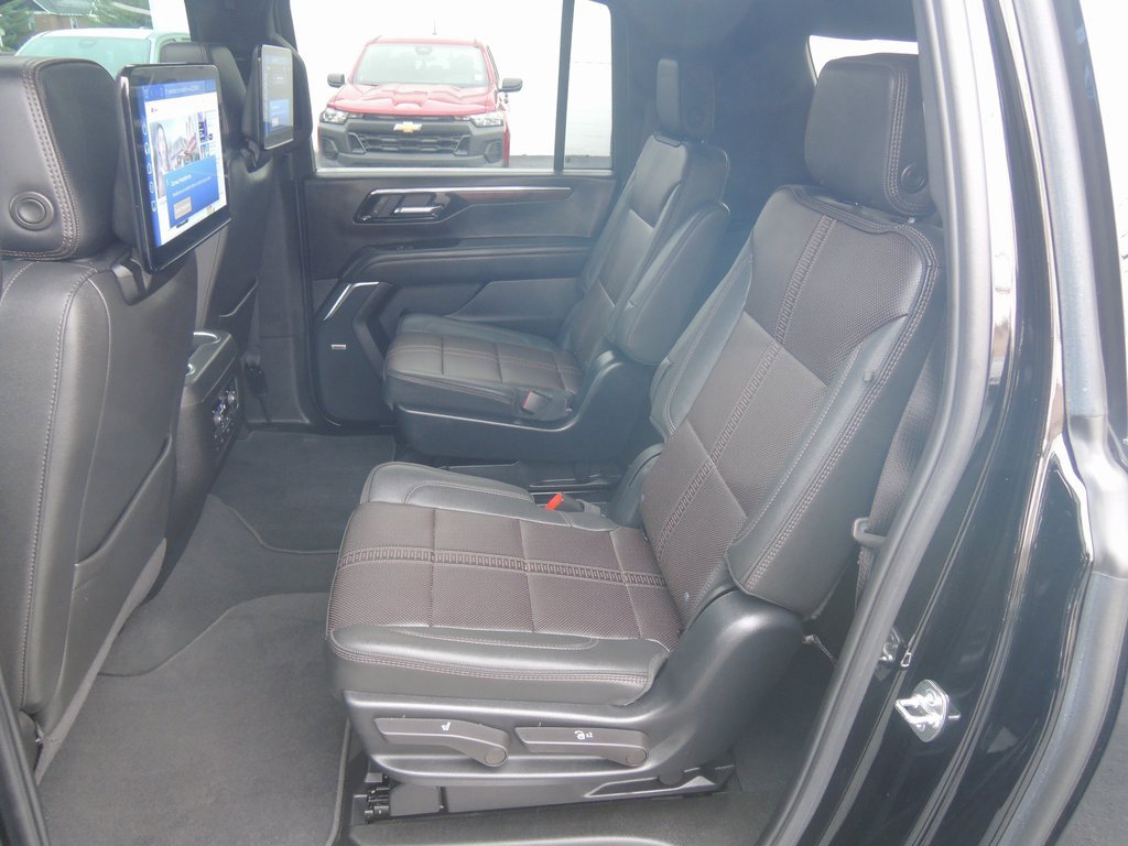 Used 2025 Chevrolet Suburban High Country image 32
