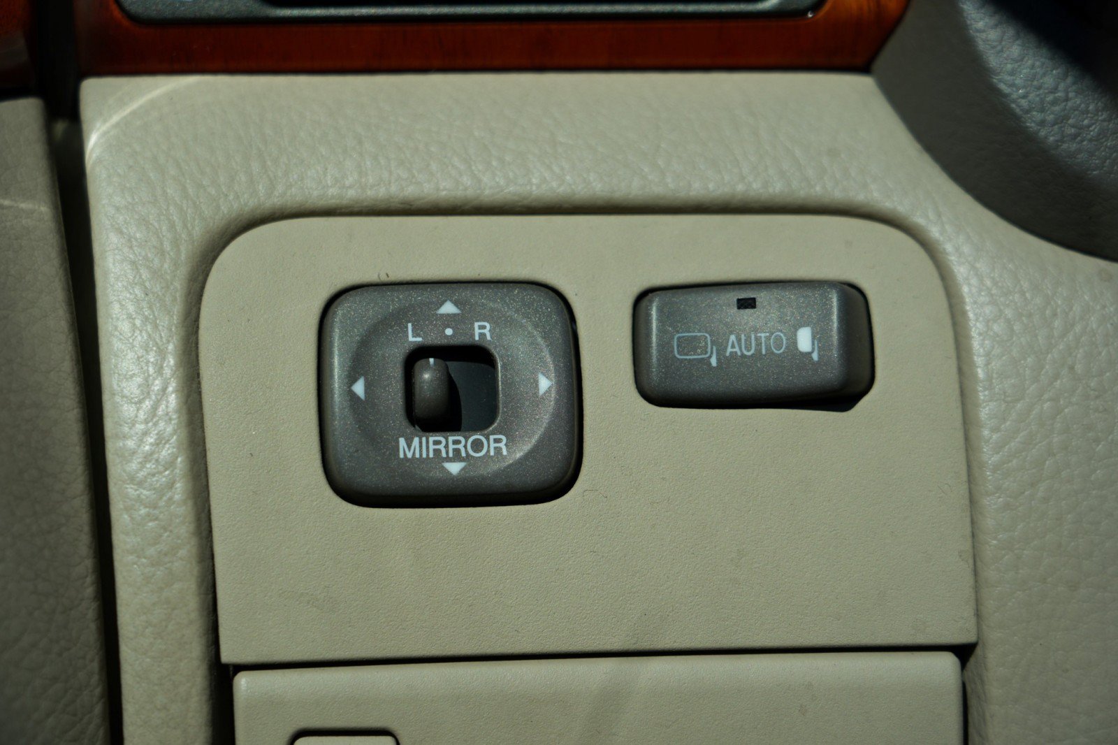 Used 2002 Lexus LS 430 w/ Navigation/Mark Levinson Pkg RWD image 17