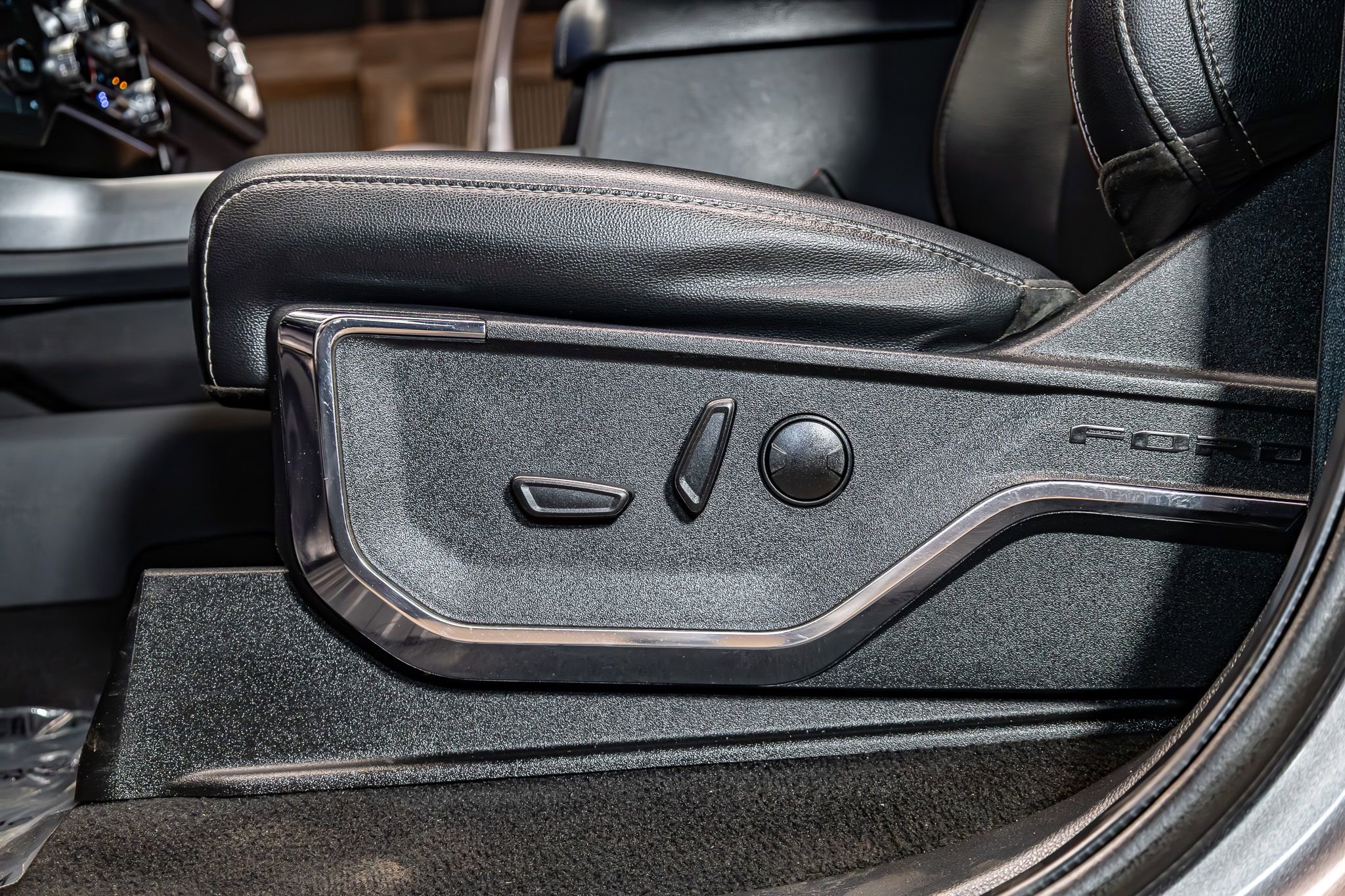 Used 2023 Ford F350 Lariat w/ Lariat Ultimate Package AWD/4WD image 21