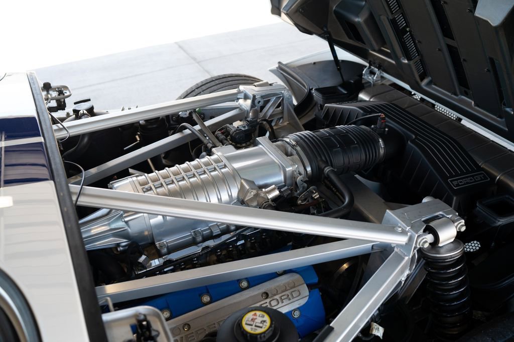 Used 2006 Ford GT RWD image 28