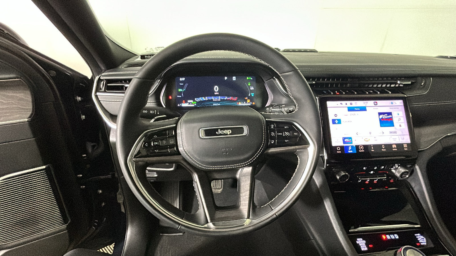 Used 2023 Jeep Grand Cherokee Overland w/ Luxury Tech Group IV AWD/4WD image 18