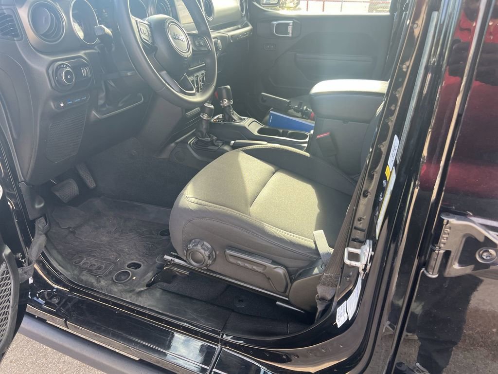 Used 2023 Jeep Wrangler Unlimited image 12