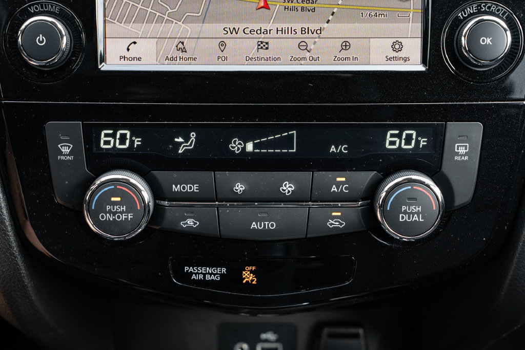 Used 2020 Nissan Rogue SV w/ Sun & Sound Touring Package AWD/4WD image 18