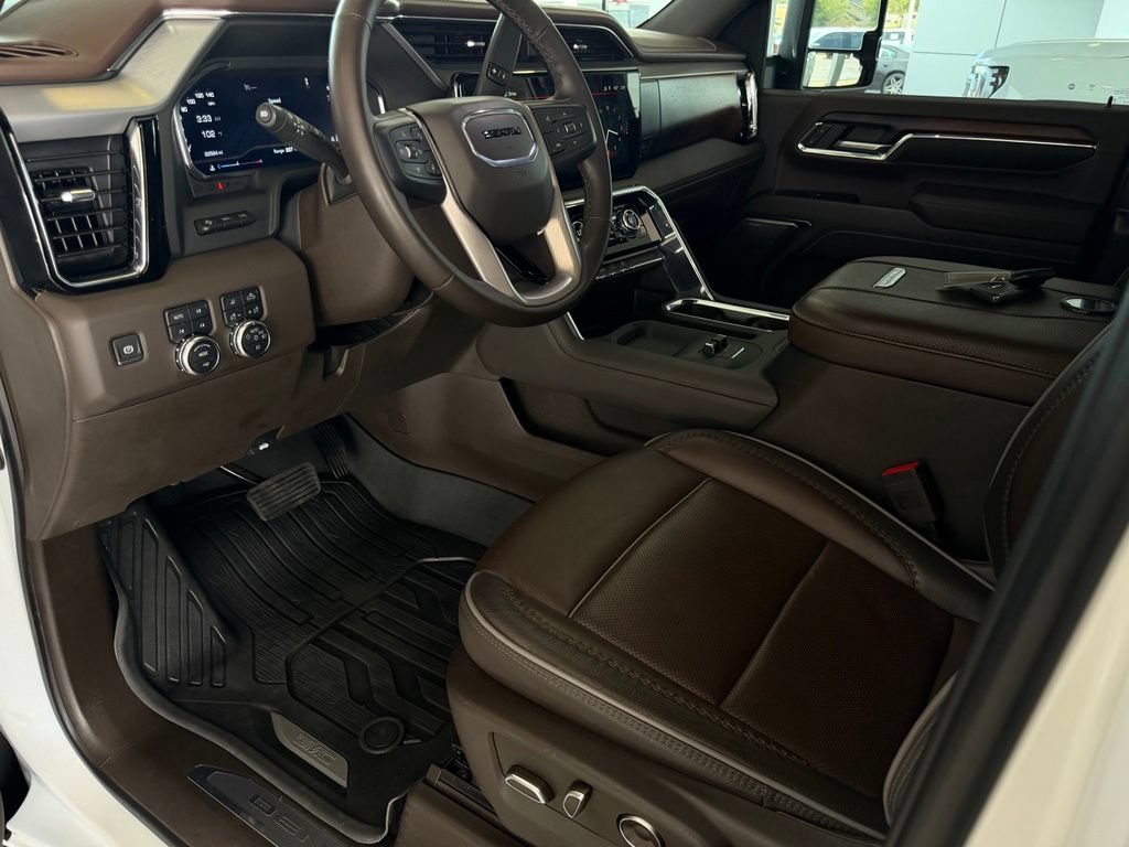 Used 2024 GMC Sierra 3500 Denali w/ Denali Reserve Package AWD/4WD image 10