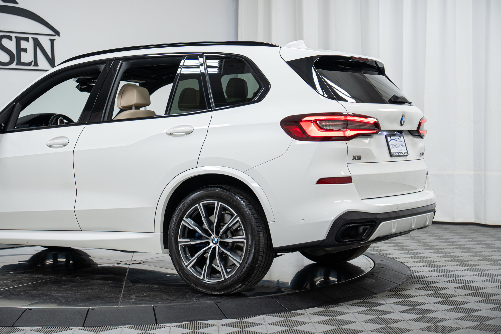 Used 2021 BMW X5 M50i AWD/4WD image 29