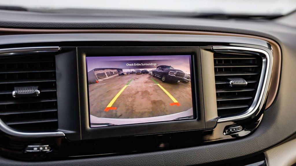 Used 2024 Chrysler Voyager LX image 29