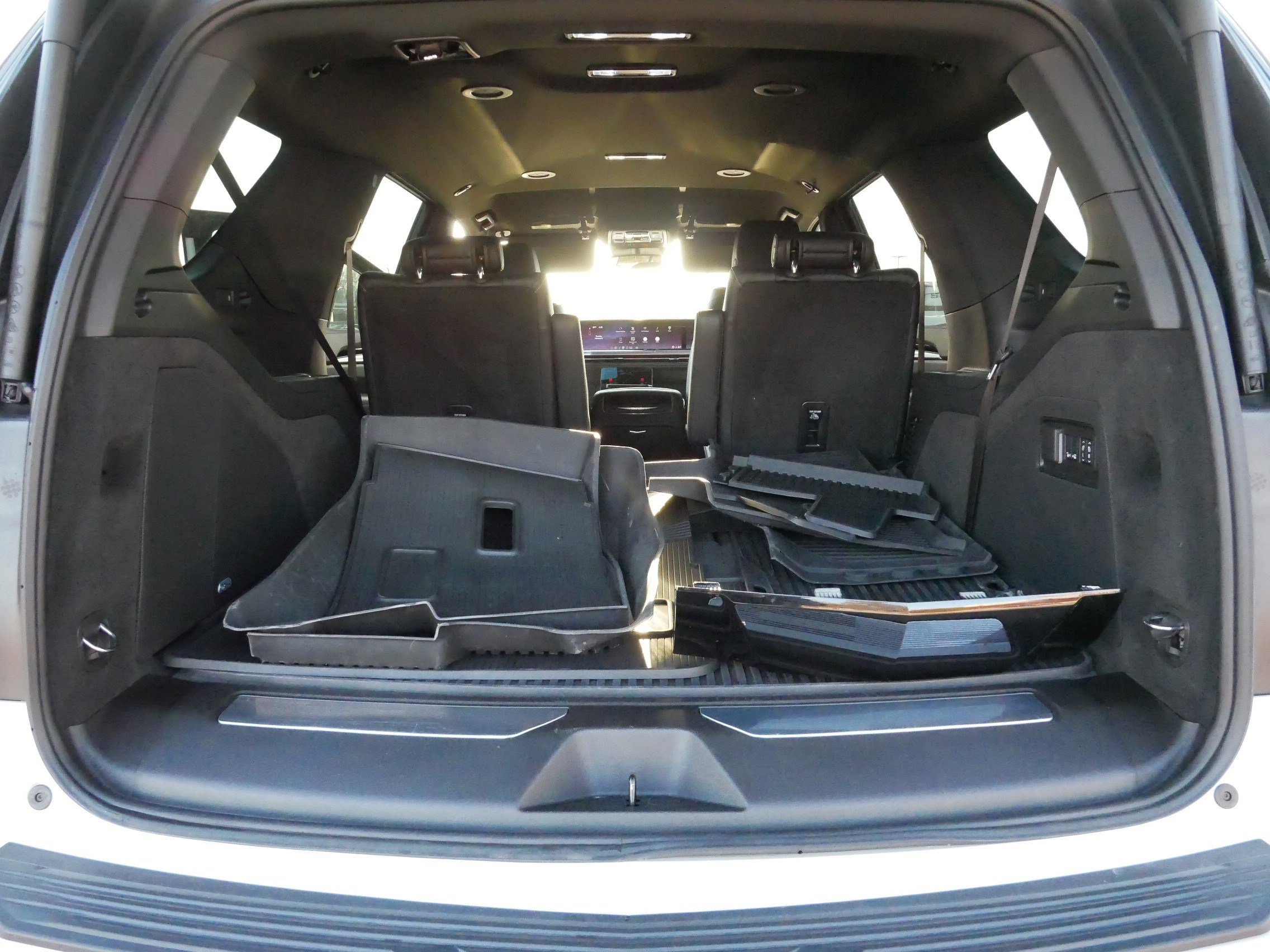 Certified 2025 Cadillac Escalade Luxury w/ LPO, Floor Liner Package image 18