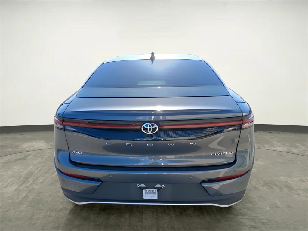 Used 2023 Toyota Crown XLE image 4