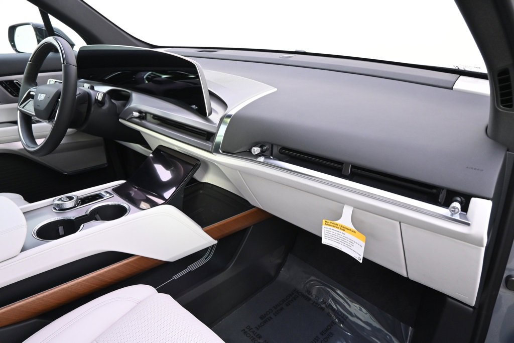New 2026 Cadillac Vistiq Luxury w/ LPO, Floor Liner Package image 15