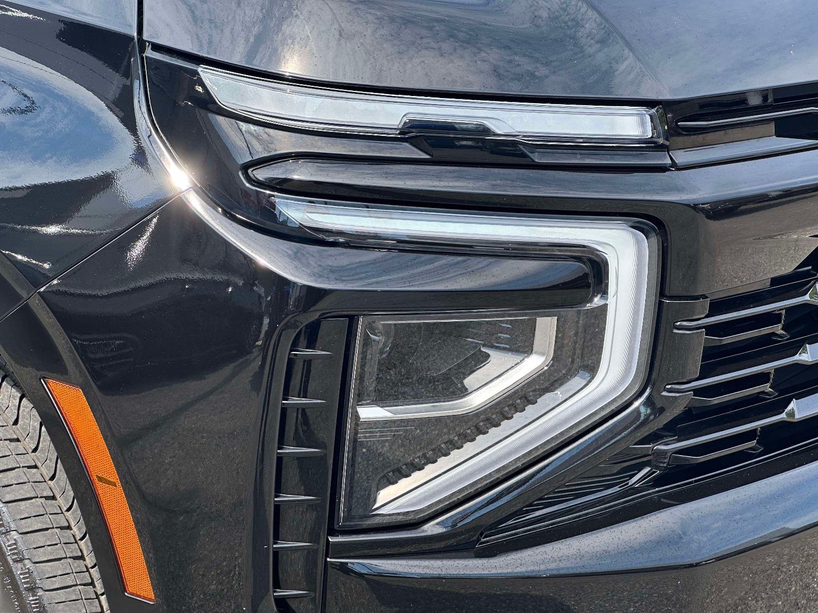 Certified 2025 Chevrolet Suburban RST w/ Comfort Package AWD/4WD image 9
