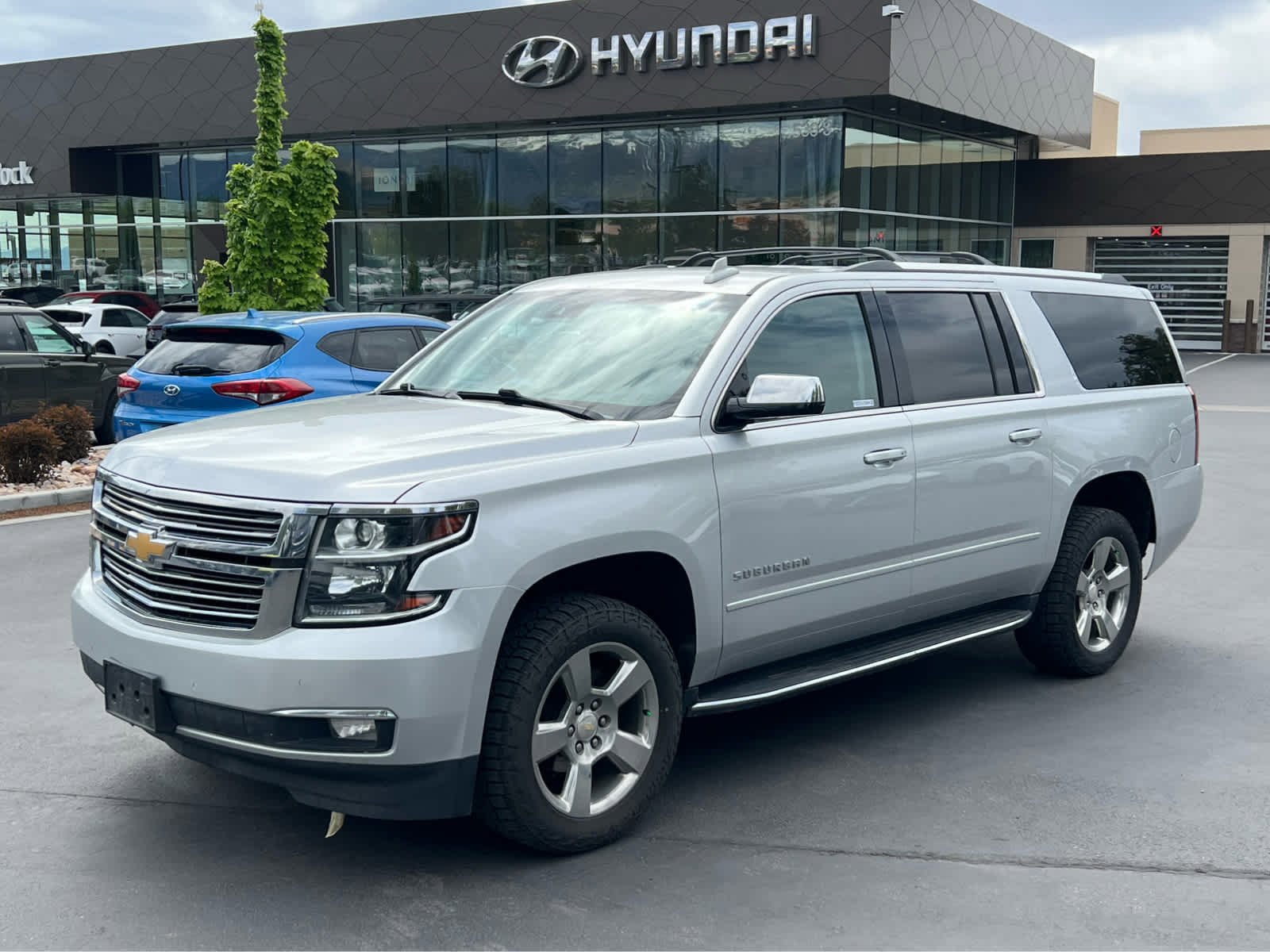 Used 2020 Chevrolet Suburban Premier image 1