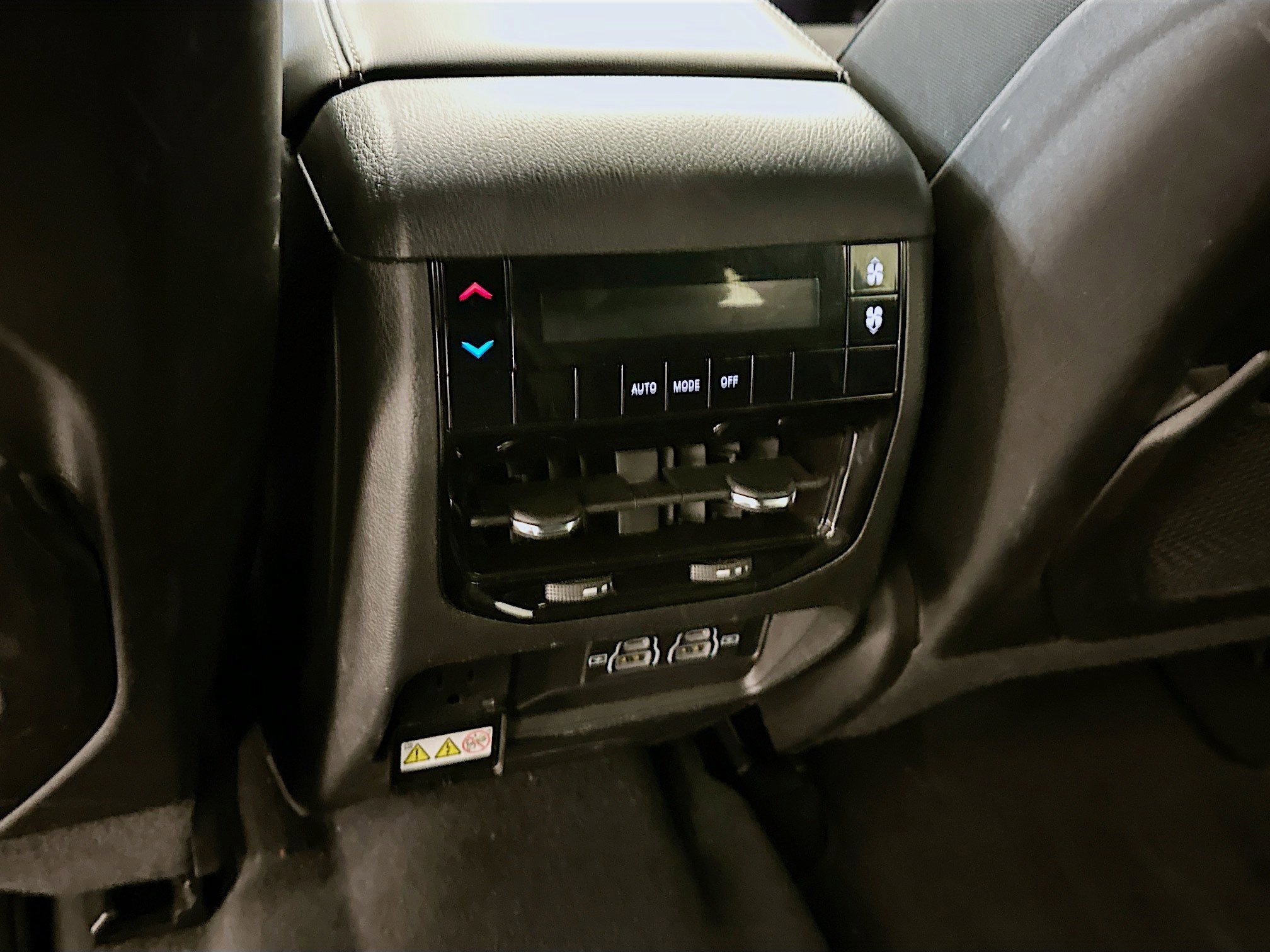 Used 2024 Jeep Grand Cherokee L Laredo image 27