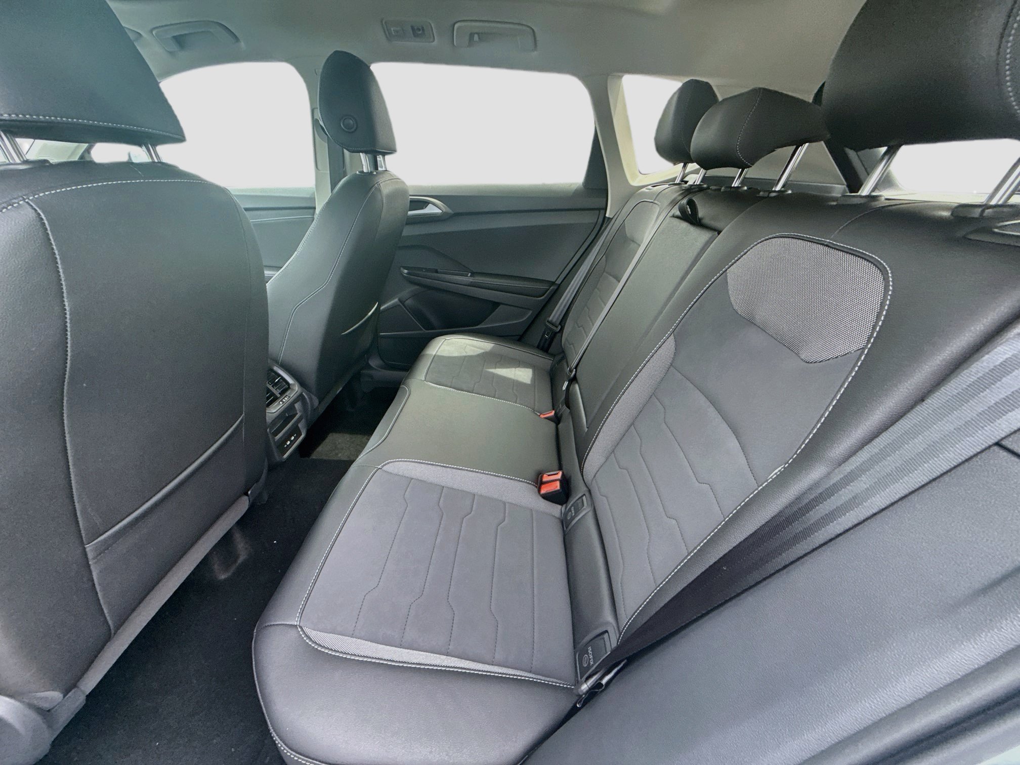 Certified 2021 Volkswagen Atlas Cross Sport SE FWD image 22
