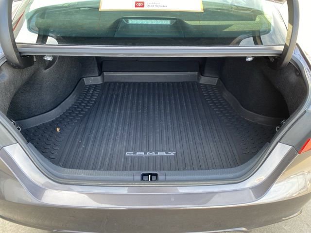 Used 2023 Toyota Camry SE image 4