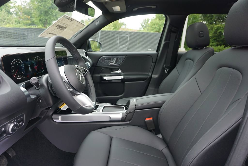 New 2025 Mercedes-Benz GLB 250 4MATIC image 9