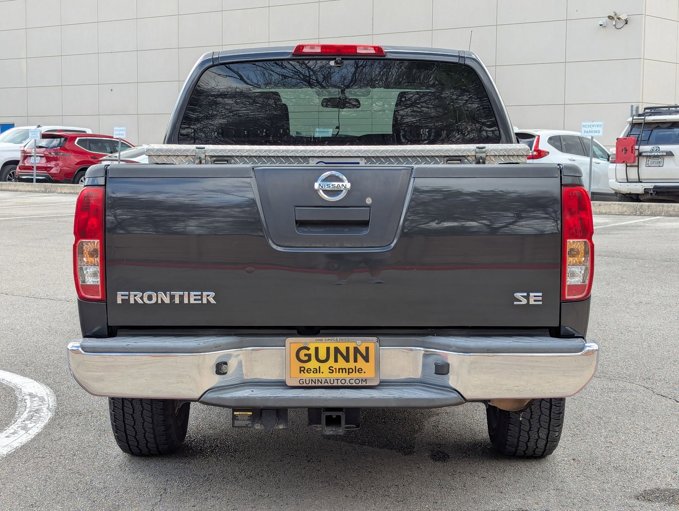 Used 2010 Nissan Frontier SE image 5