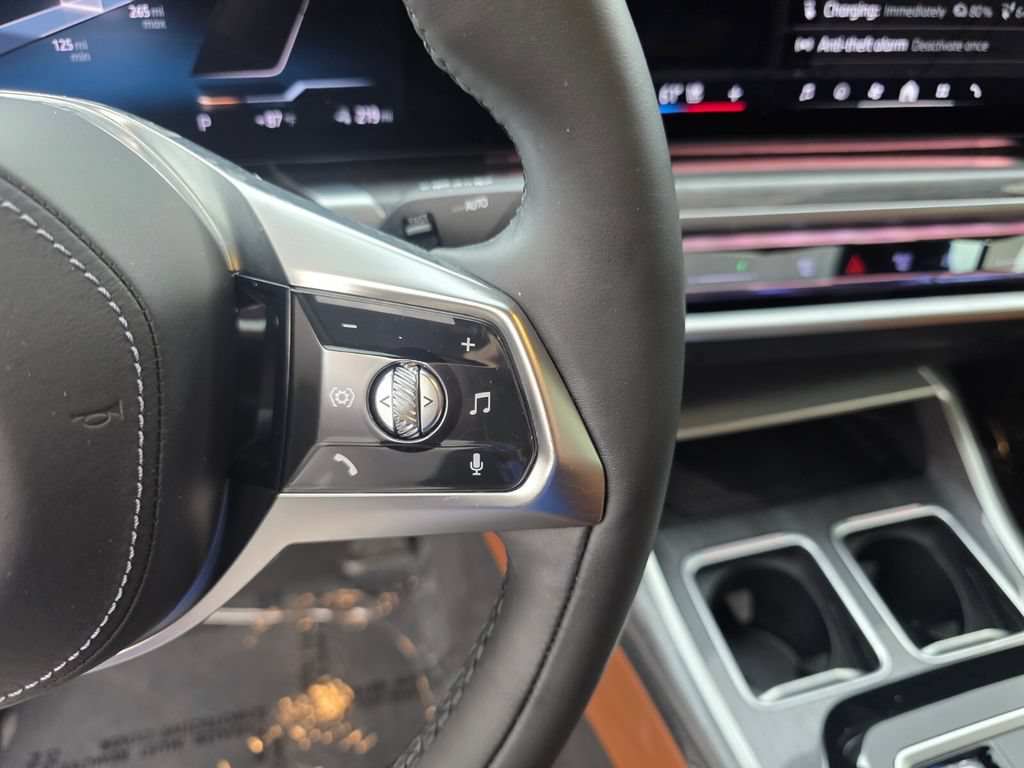 Certified 2023 BMW i7 xDrive60 AWD/4WD image 21