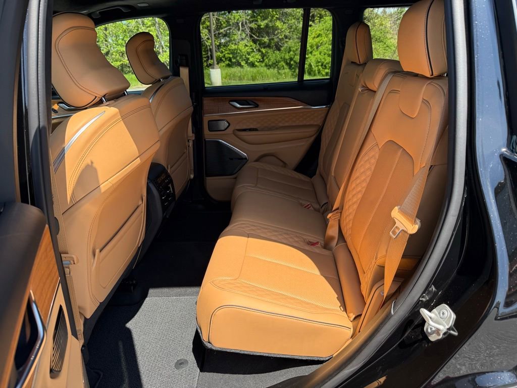 Certified 2024 Jeep Grand Cherokee Summit AWD/4WD image 20