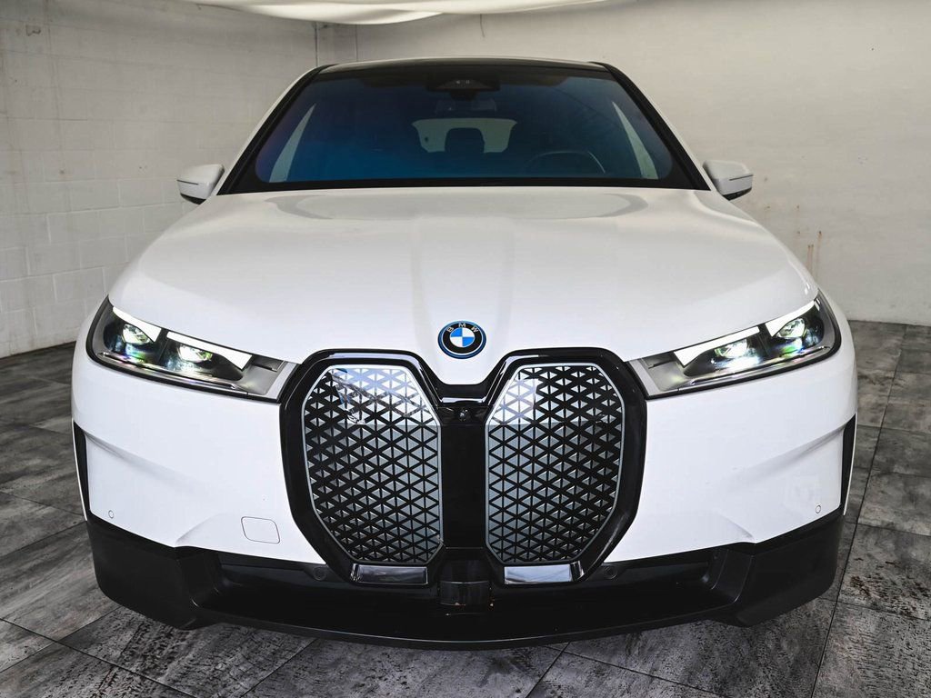 Used 2024 BMW iX xDrive50 w/ Premium Package AWD/4WD image 2
