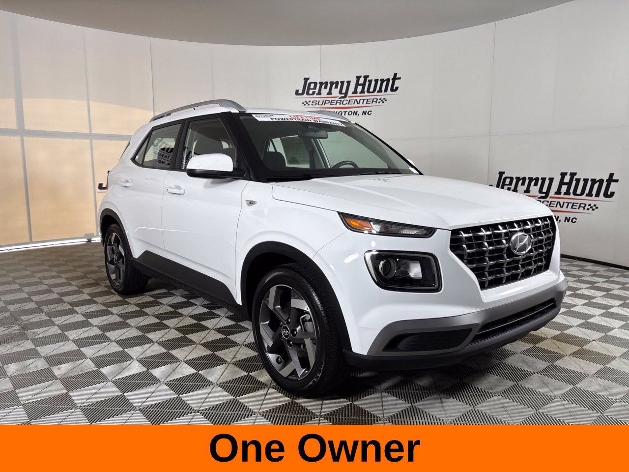 Used 2025 Hyundai Venue SEL FWD image 4