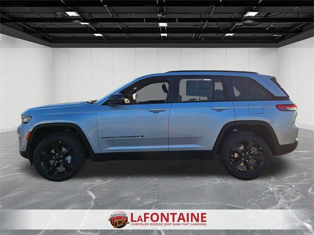New 2025 Jeep Grand Cherokee Limited w/ Black Appearance Package image 2