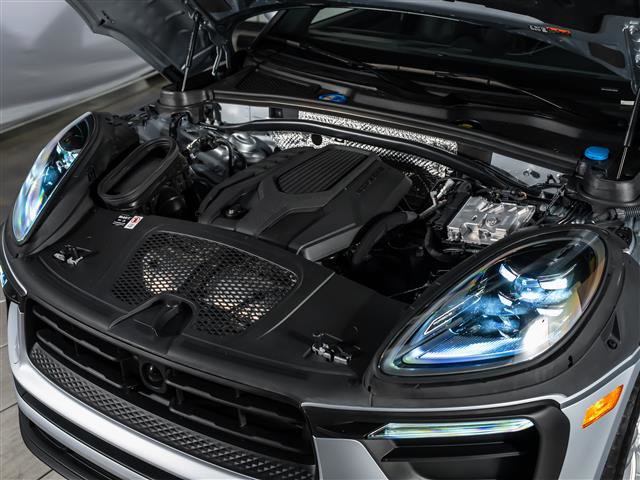 Certified 2025 Porsche Macan image 16