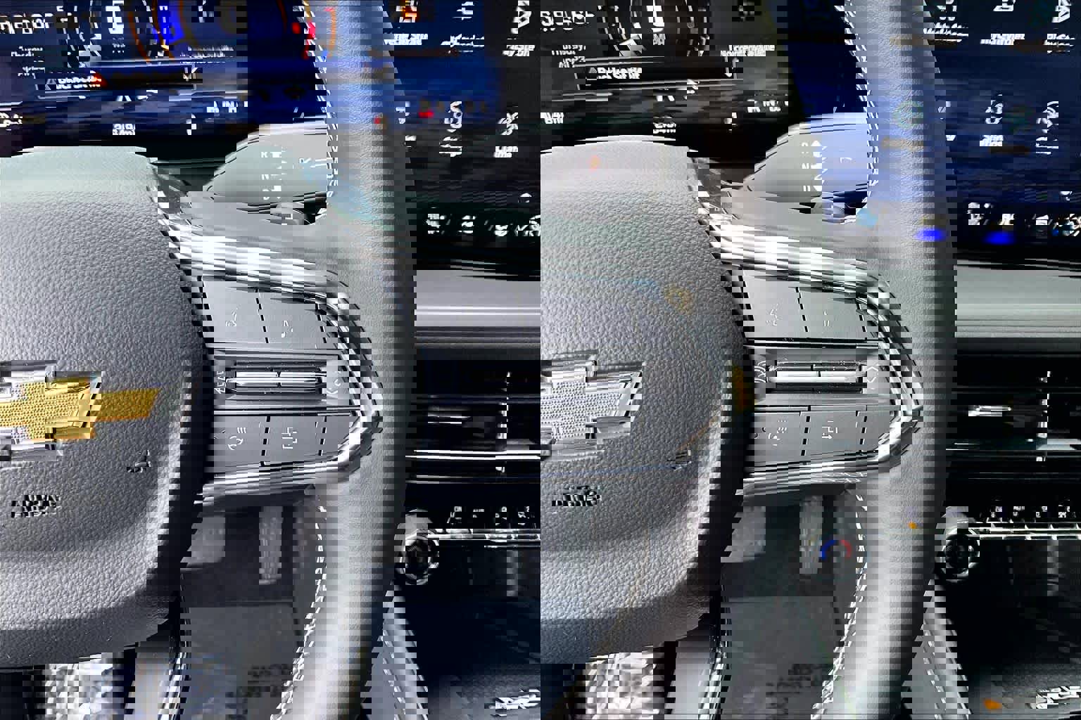 Used 2026 Chevrolet Traverse LT w/ Driver Confidence Package FWD image 24