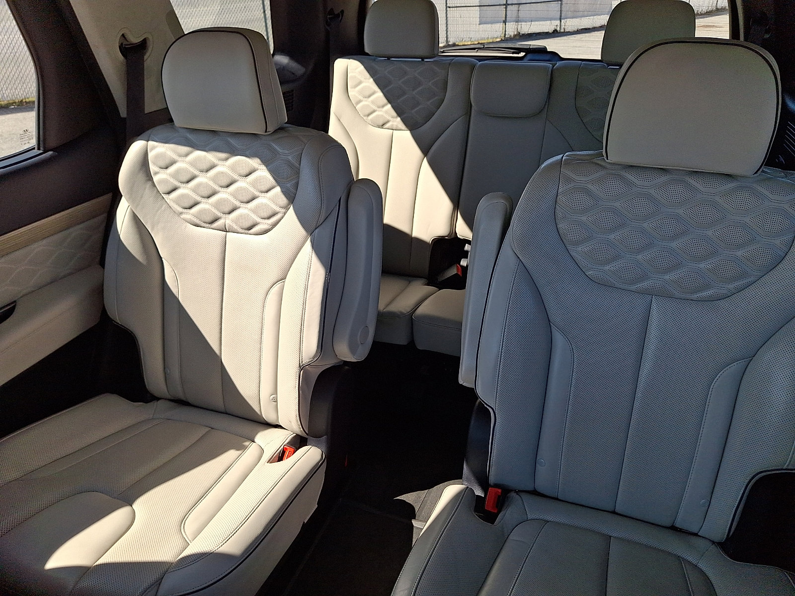 Used 2022 Hyundai Palisade Calligraphy image 18