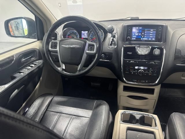 Used 2013 Chrysler Town & Country Touring-L w/ Trailer Tow Group FWD image 18