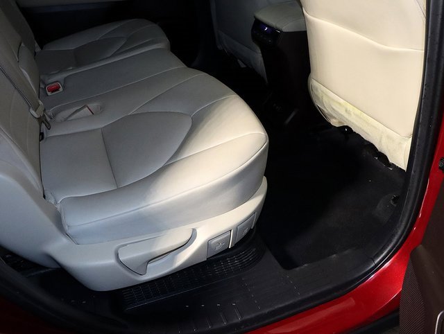 Used 2020 Toyota Highlander XLE image 33