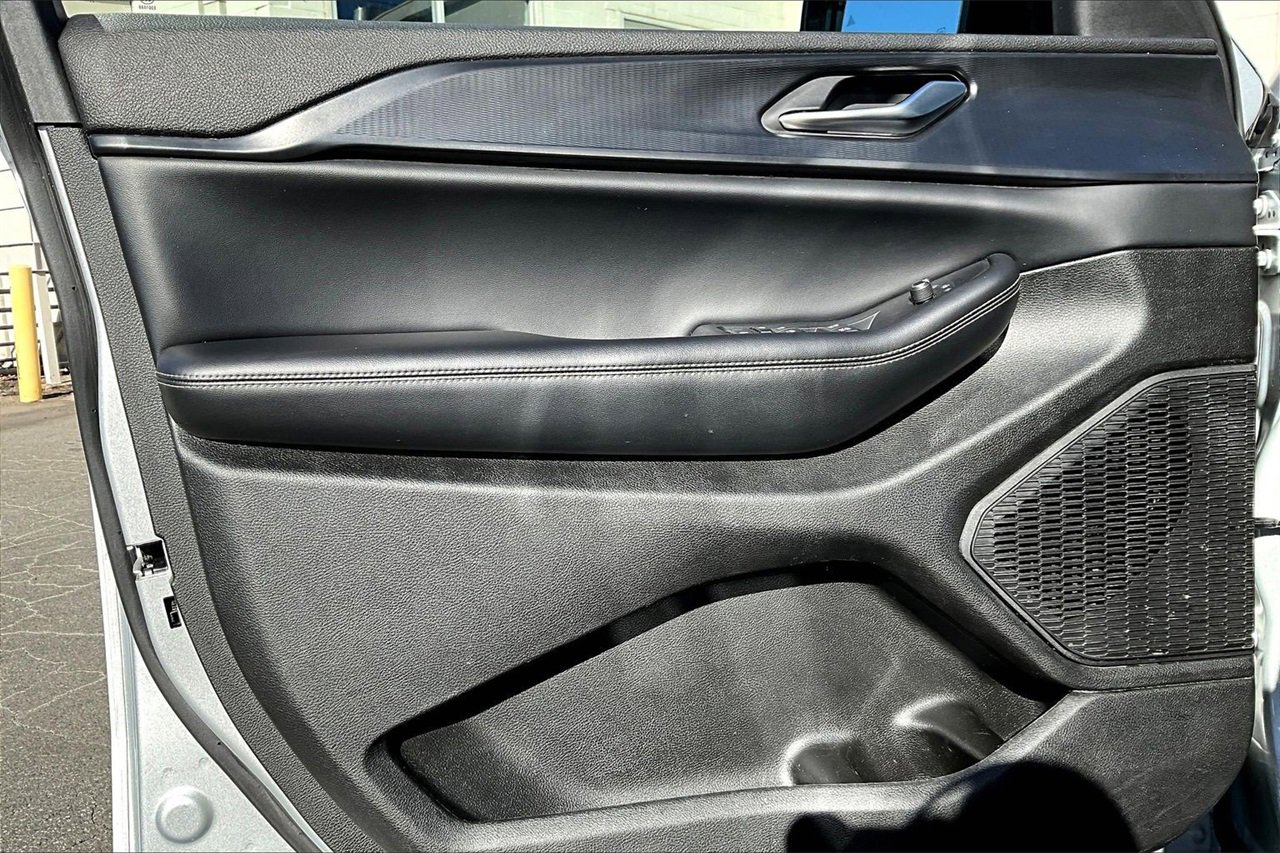 Used 2023 Jeep Grand Cherokee L Laredo image 25