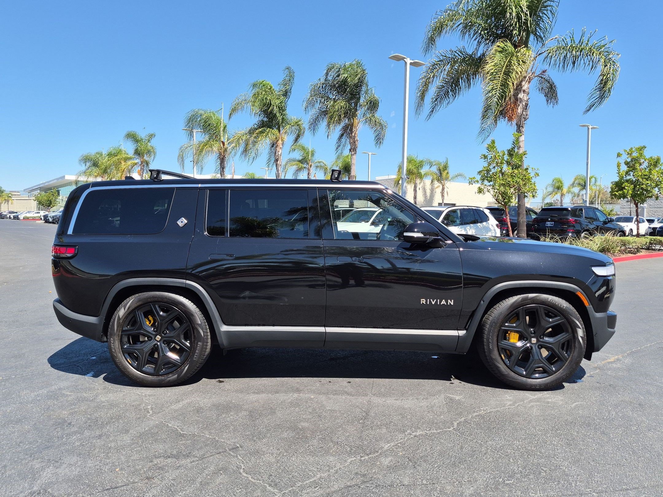 Used 2023 Rivian R1S Adventure AWD/4WD image 11