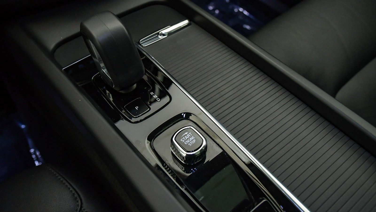 Certified 2025 Volvo XC60 B5 Core image 23