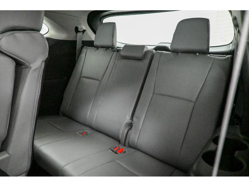 Used 2025 Toyota Highlander XLE image 28