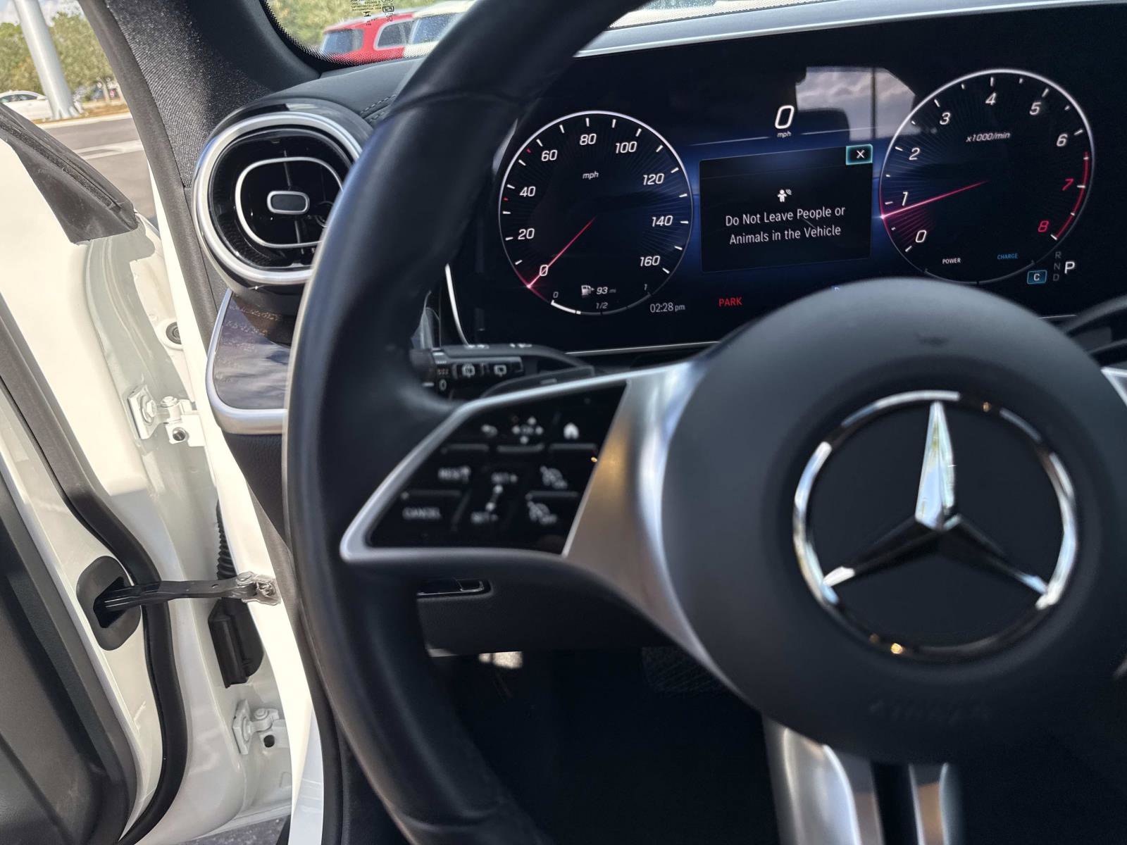 Used 2024 Mercedes-Benz GLC 300 4MATIC image 30