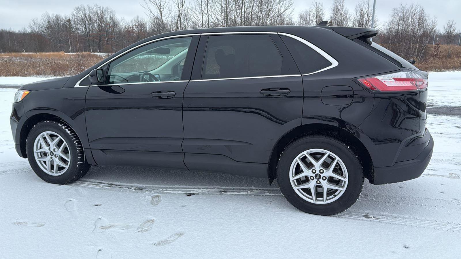 Used 2023 Ford Edge SEL image 11