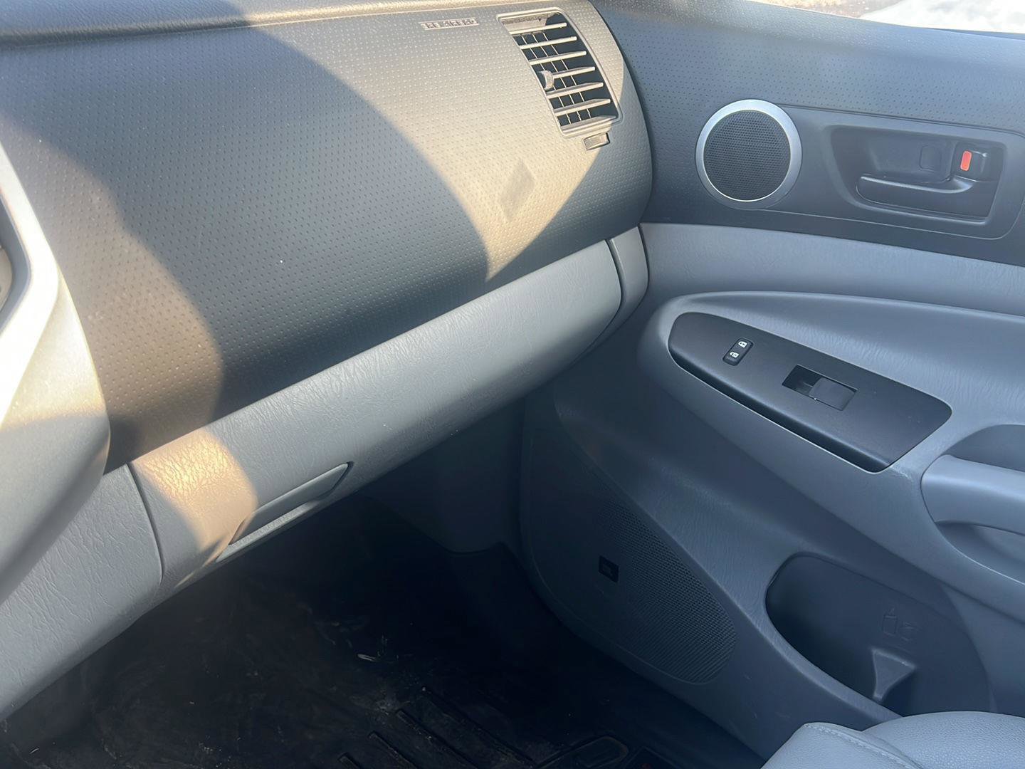 Used 2014 Toyota Tacoma 4x4 Double Cab w/ Limited Package image 22