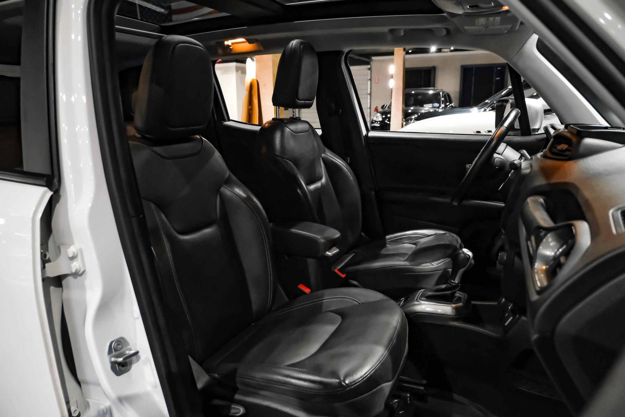 Used 2018 Jeep Renegade Limited w/ Advanced Technology Group AWD/4WD image 32
