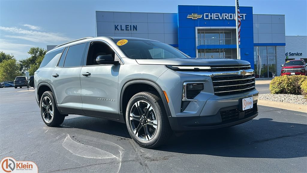 New 2027 Chevrolet Traverse LT w/ Sun and Wheel Package FWD image 1
