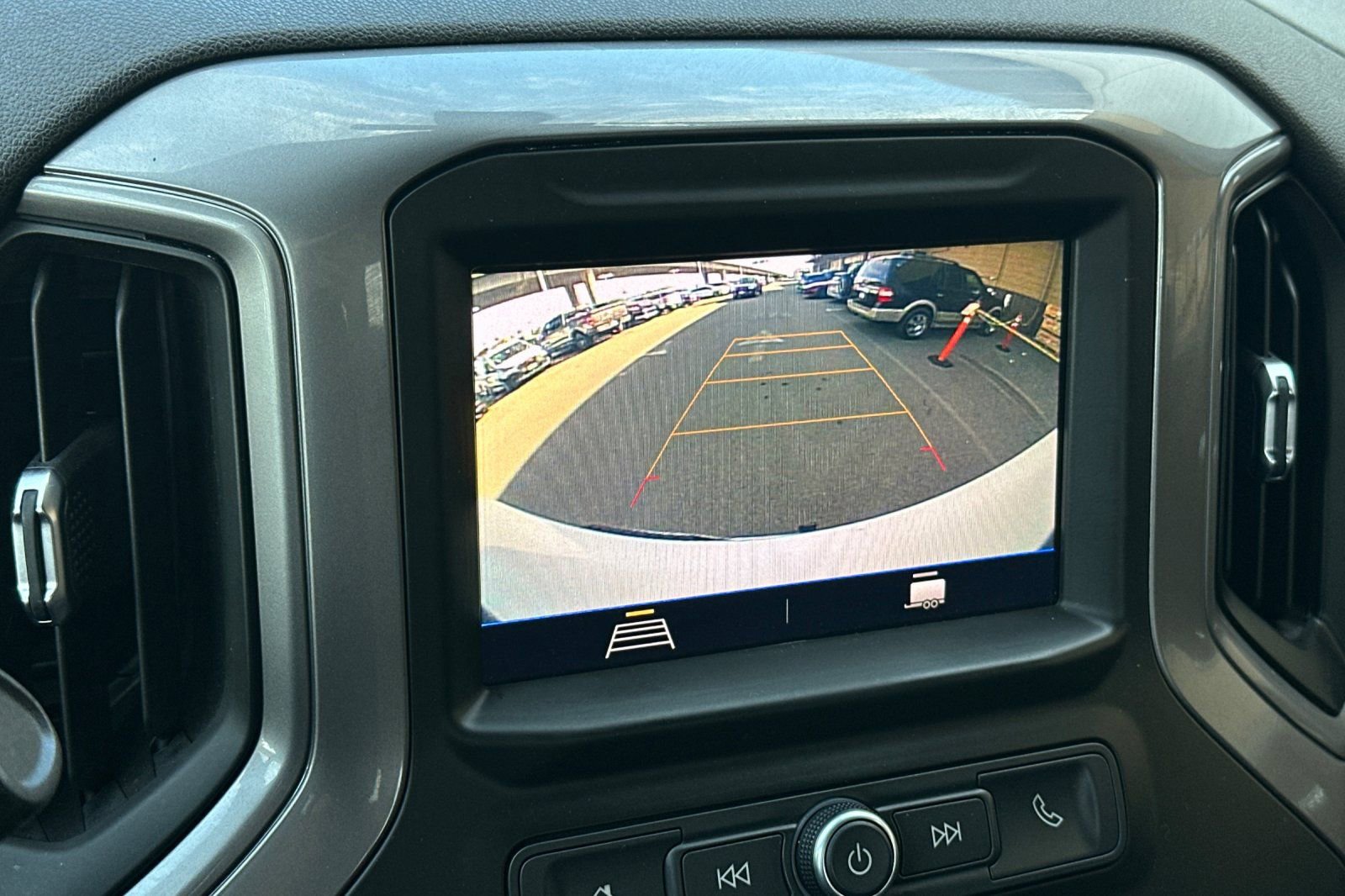 Used 2021 Chevrolet Silverado 1500 Custom image 16