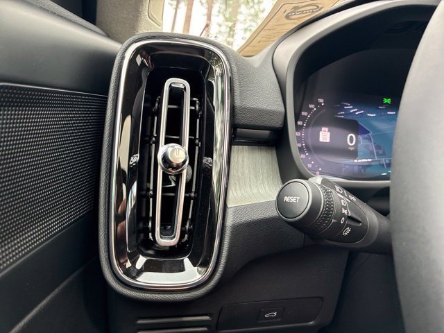 New 2026 Volvo XC40 B5 Plus w/ Protection Package Premier AWD/4WD image 27