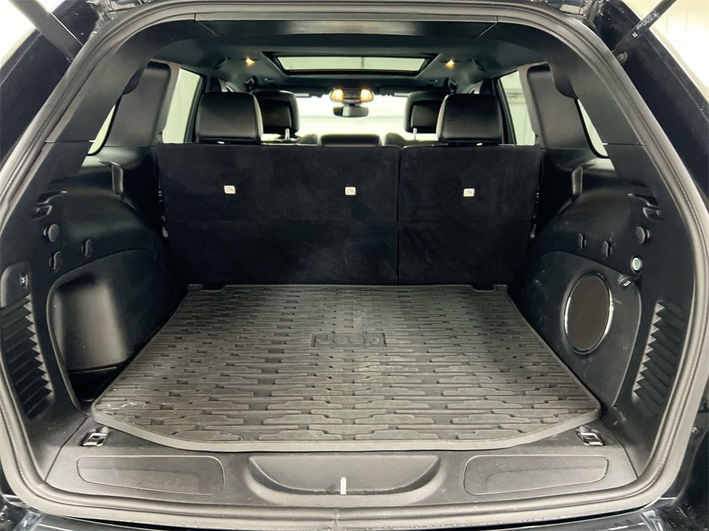 Used 2021 Jeep Grand Cherokee Limited w/ Luxury Group II image 25