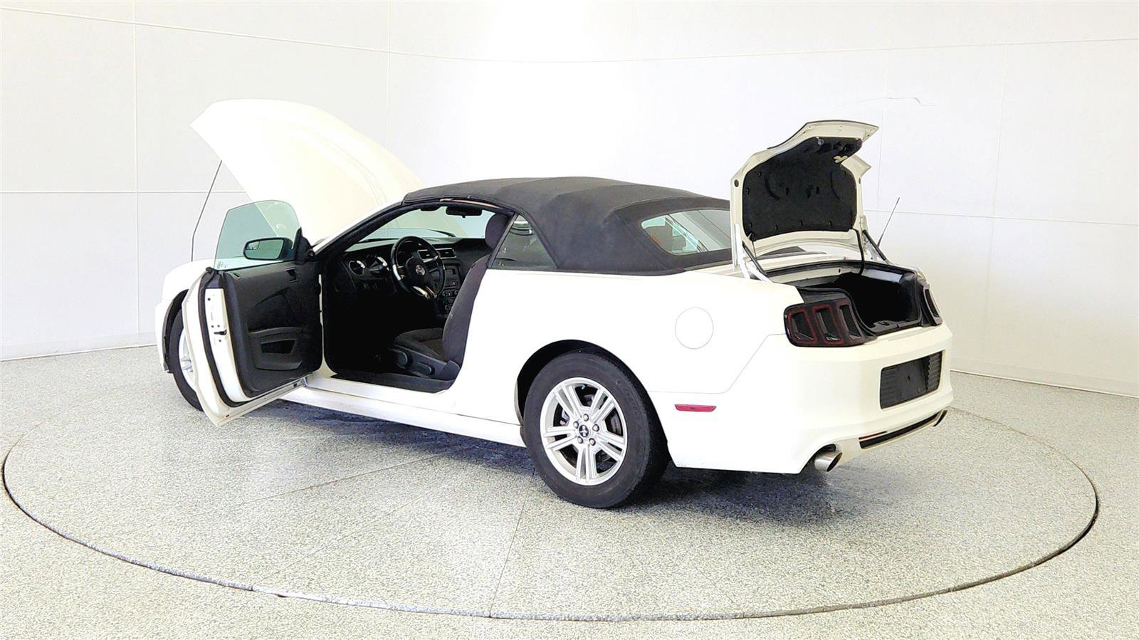 Used 2013 Ford Mustang Convertible image 11